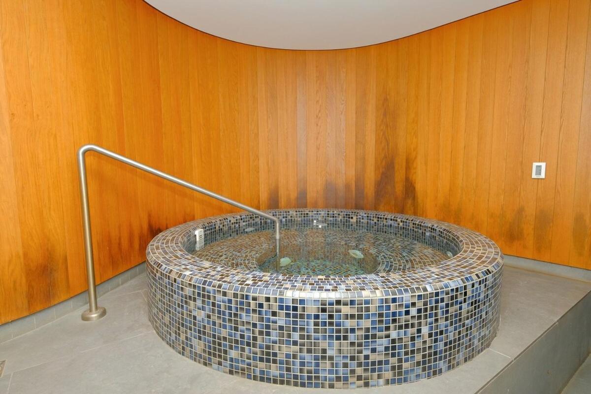 Upscale 2-bedroom Flat In Marina Dubai