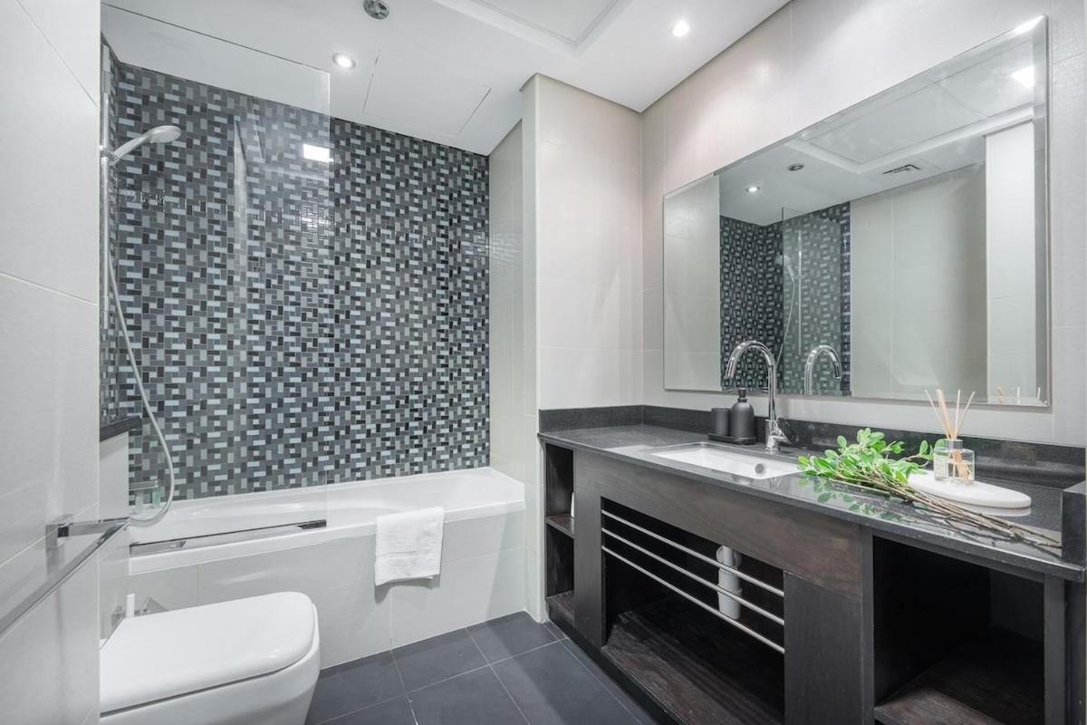 Upscale 2-bedroom Flat In Marina