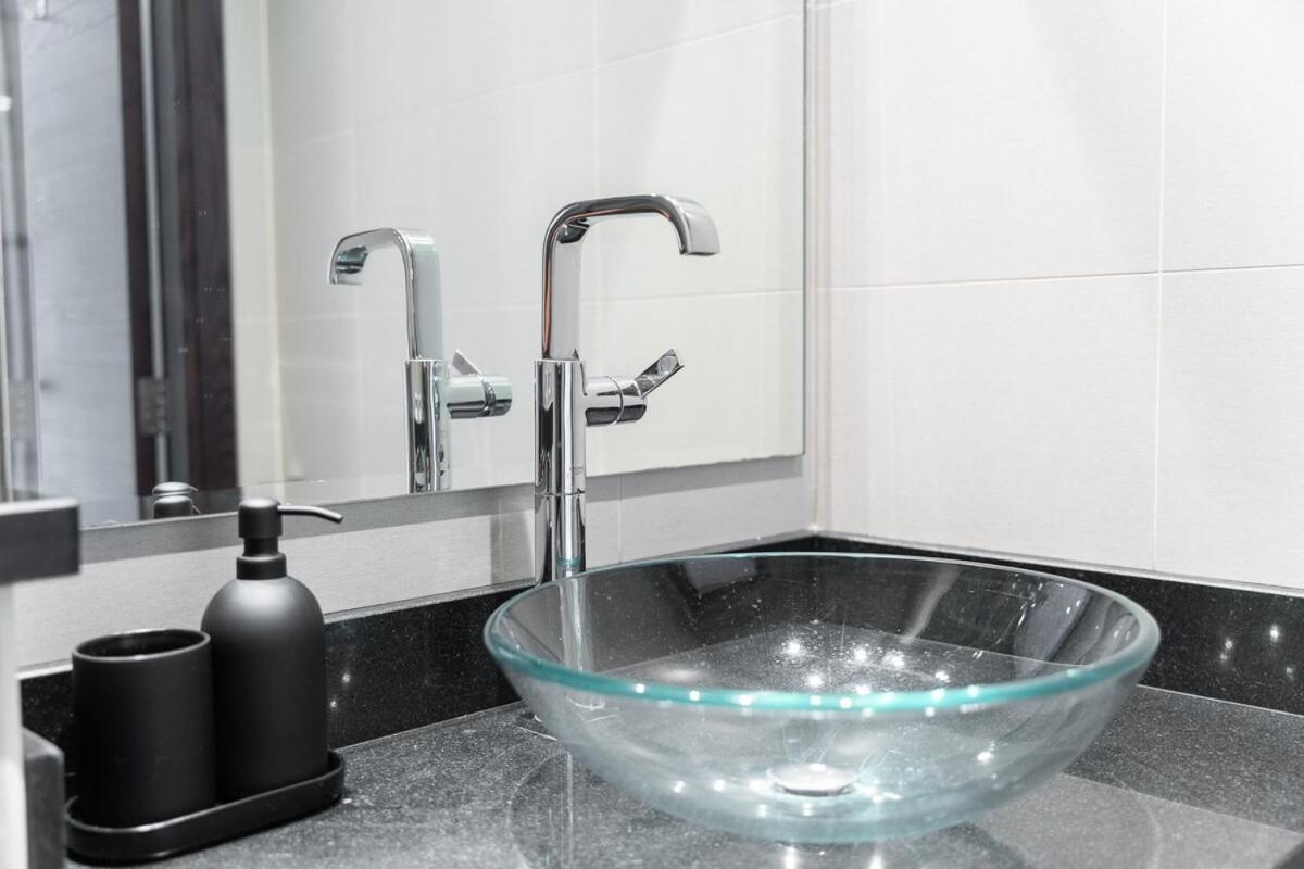 Upscale 2-bedroom Flat In Marina * Dubai