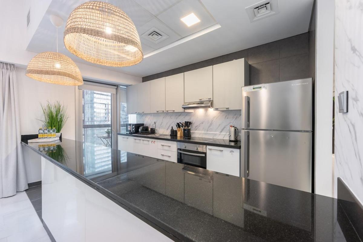 Upscale 2-bedroom Flat In Marina *