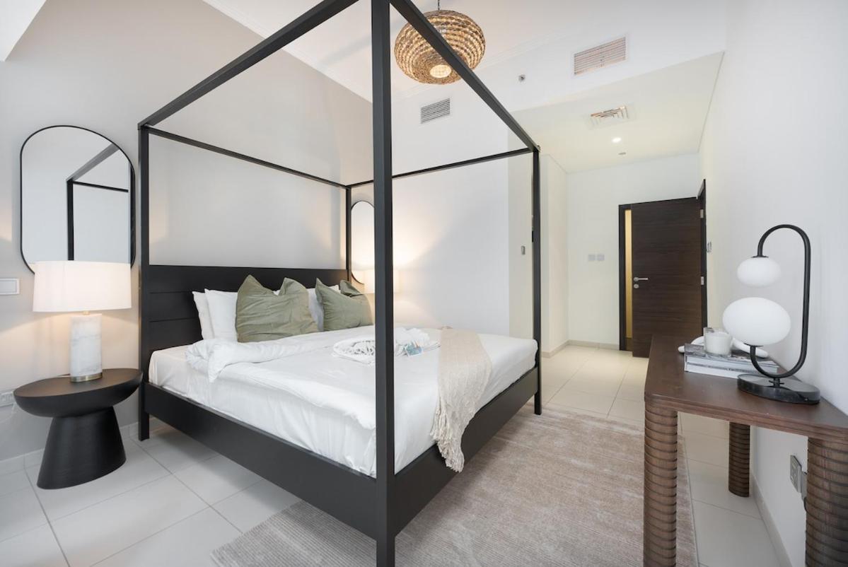 Upscale 2-bedroom Flat In Marina *