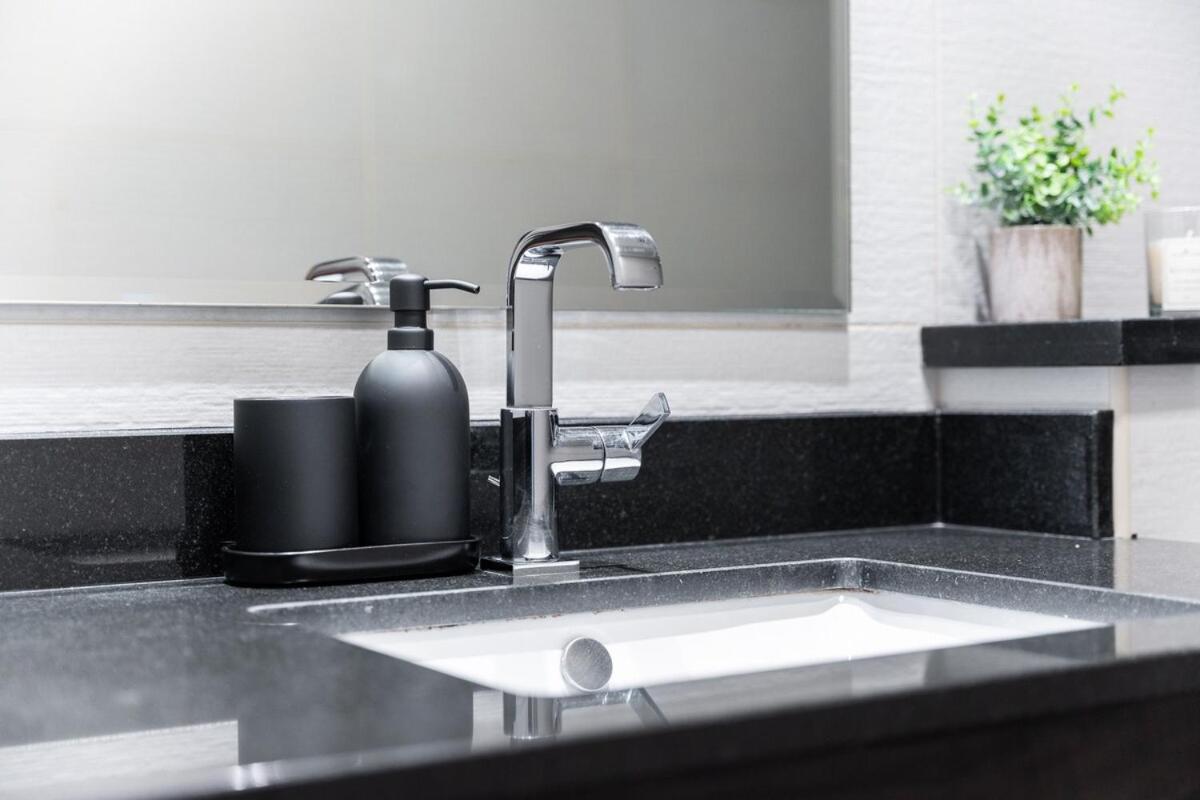Upscale 2-bedroom Flat In Marina Dubai